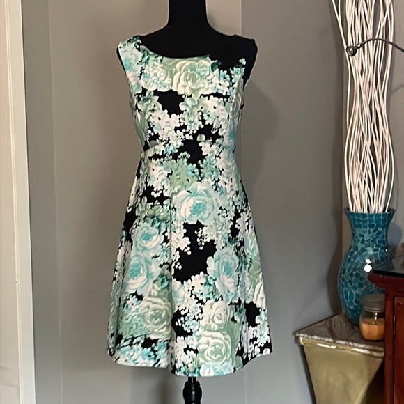 Dress Barn Dresses & Skirts - Dress Barn Green & White floral dress.